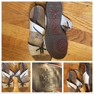 Merrell sandals size 9